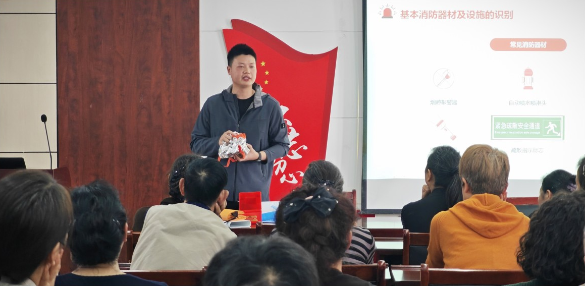 依愛消防重陽進社區(qū)，金秋慰問情暖夕陽紅